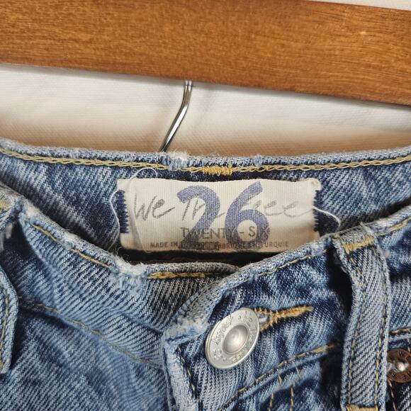 We The Free Lita Light Wash Distressed Denim, size 26 - Picture 3 of 4